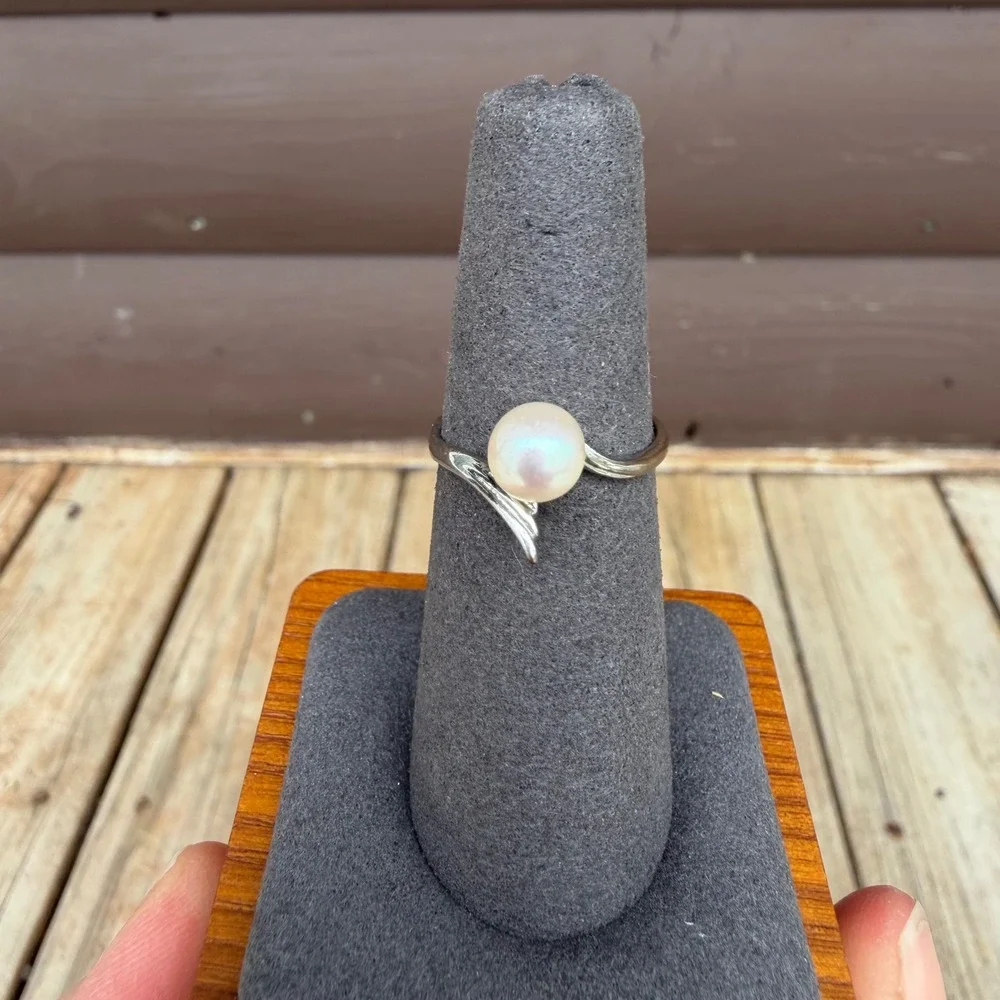 Pearl‎ Ring Womens Size 6.5 White Silver Tone Bypass Band 12KGF